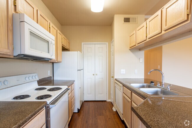 2BR, 2BA - 1142SF - Madison at the Arboretum