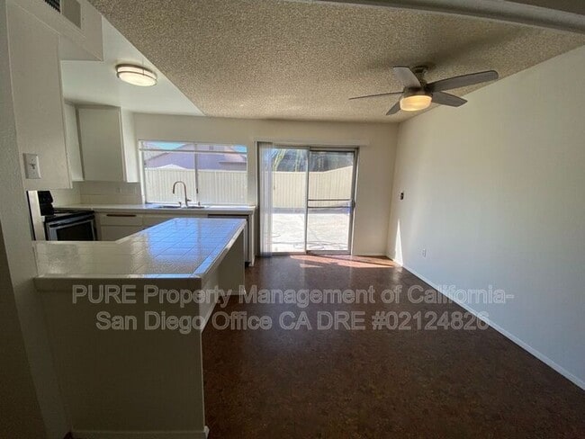 Photo - 3066 Vesuvia Way