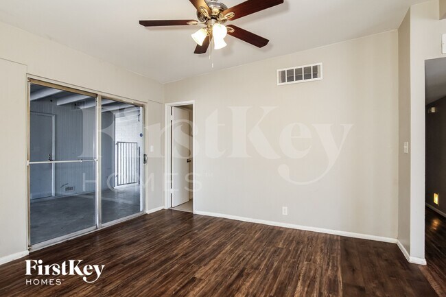 Photo - 8830 N 37th Ave