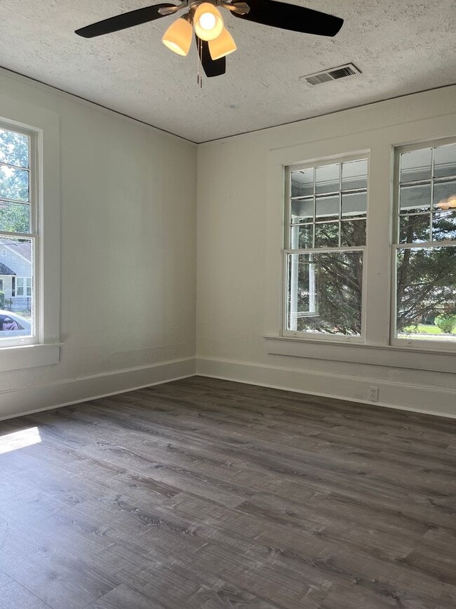 Photo - Spacious 2bd/1.5ba Home Minutes From W Mid...