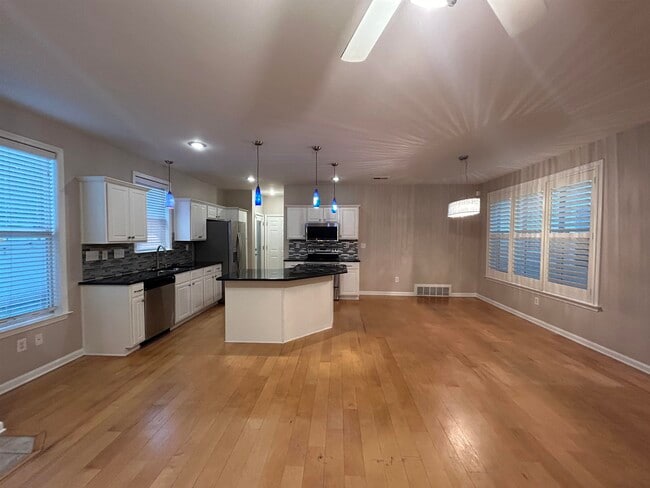 Photo - 1390 Island Town Dr