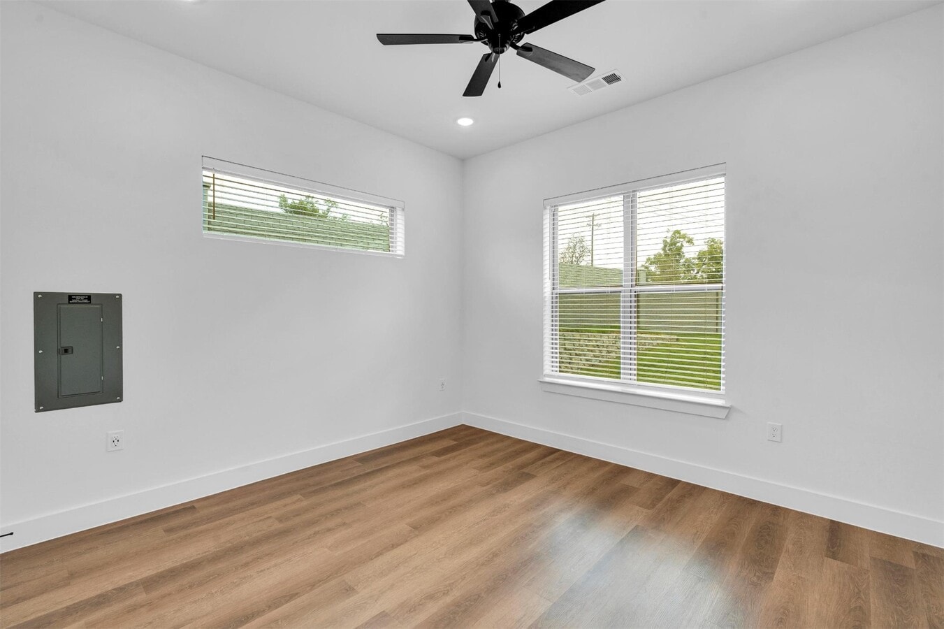 Photo - 1881 Bernard St