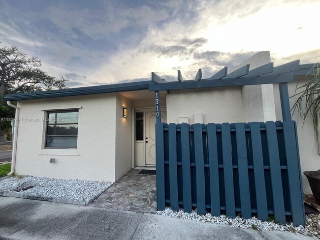Photo - 1710 NW 92nd Ave Casa