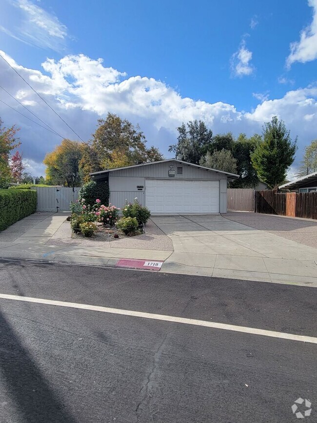 Building Photo - 3 Bedroom 2 Bath Home For Lease In Concord!