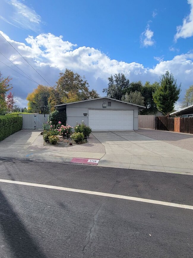 3 Bedroom 2 Bath Home For Lease In Concord! - 3 Bedroom 2 Bath Home For Lease In Concord!