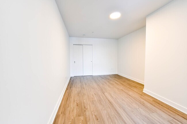 Photo - 9675 Av. Papineau Unit 201