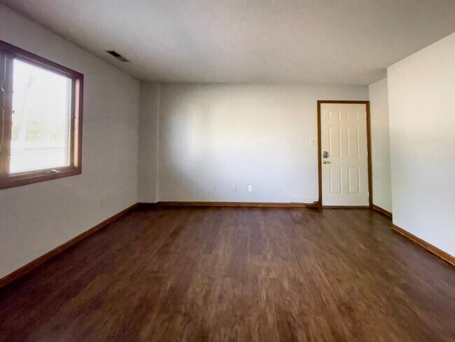 Photo - In-Unit Washer and Dryer - Walk the river ... Unidad 2015-02