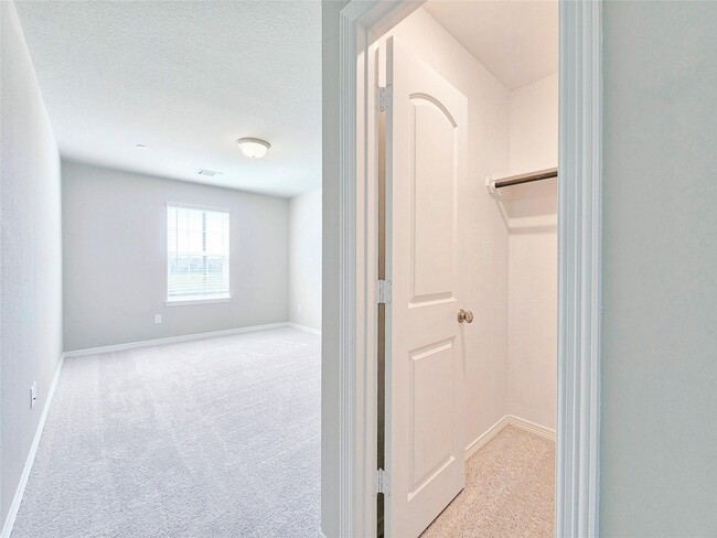 Photo - 8002 Scanlan Trce