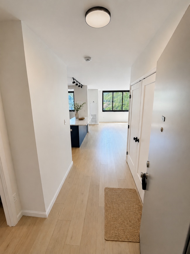 Photo - 5500 Holmes Run Pkwy Unit 101