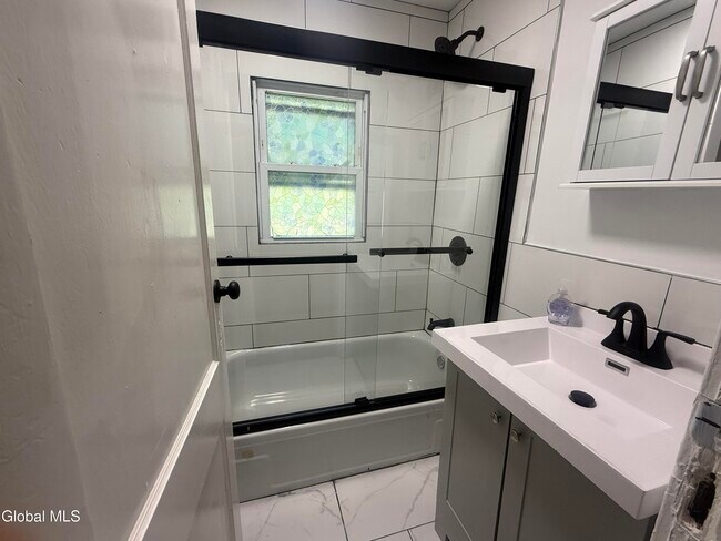 Photo - 1125 Cutler St