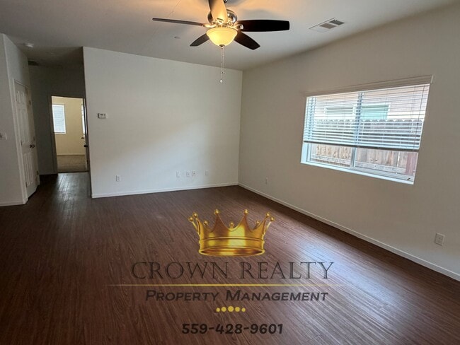 Photo - 582 N 4th St