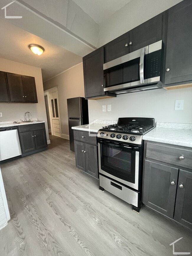 Building Photo - Renovated 1 bed 1 bath in Allston!