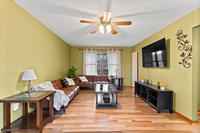 Building Photo - 2422 Cedar Crest Dr Unit ID1397952P