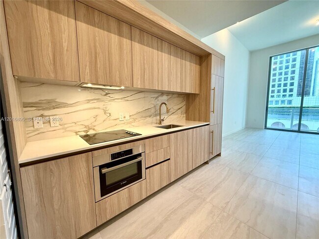 Building Photo - 77 SE 5th St Unit 1213