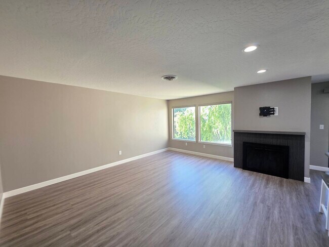Photo - 303 Gage Blvd