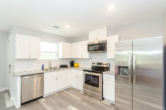 Photo - 618 Maple Way St