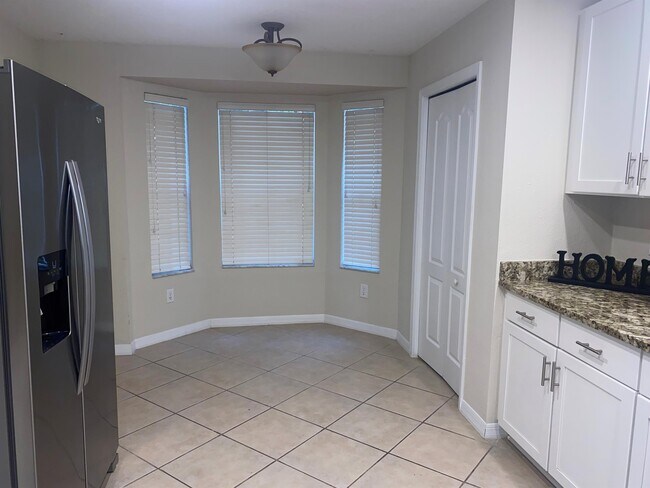 Photo - 990 N Lake Claire Cir