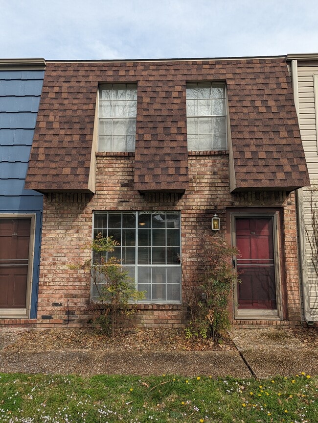 Building Photo - 835 W Lawson St