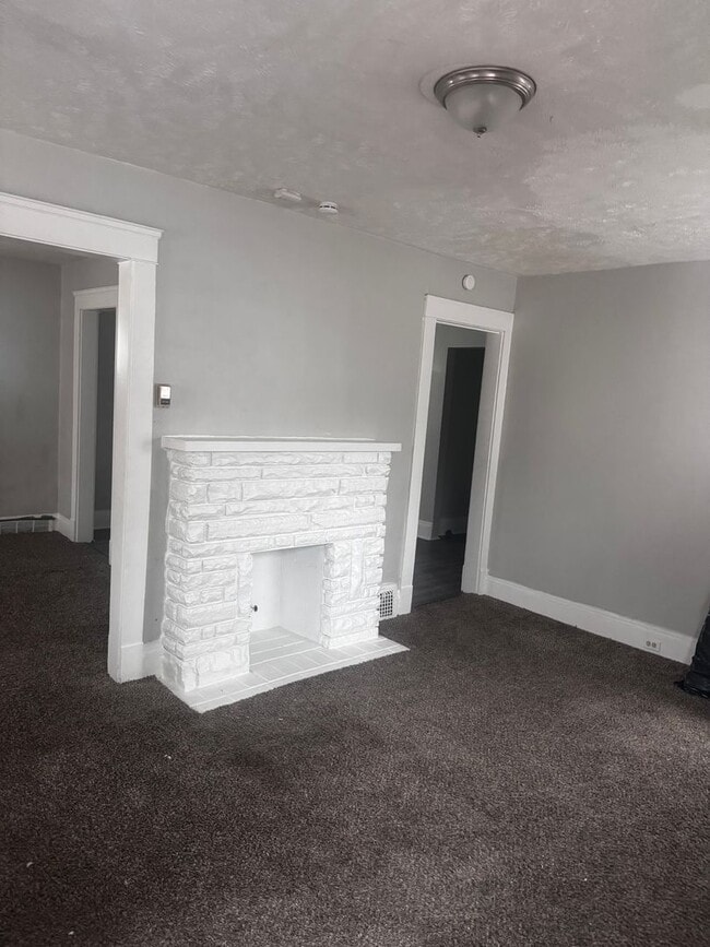 Photo - 665 E 131st St