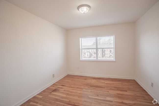 1BR,1BA,-655SF