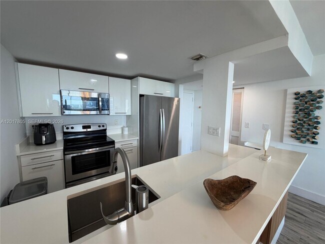 Photo - 600 NE 36th St Unit 1610