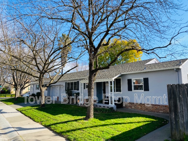 Building Photo - 215 41st St Rental
