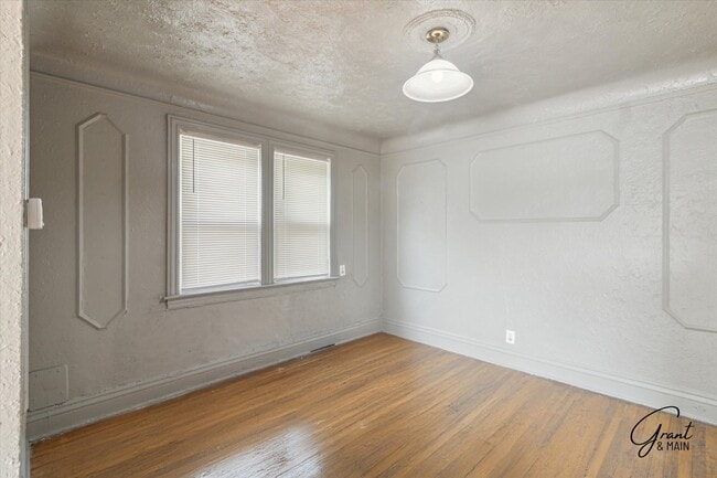 Photo - 14027 Montrose St