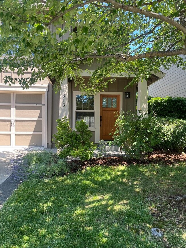 3 Bedroom 2.5 Bath Townhouse - 3 Bedroom 2.5 Bath Townhouse