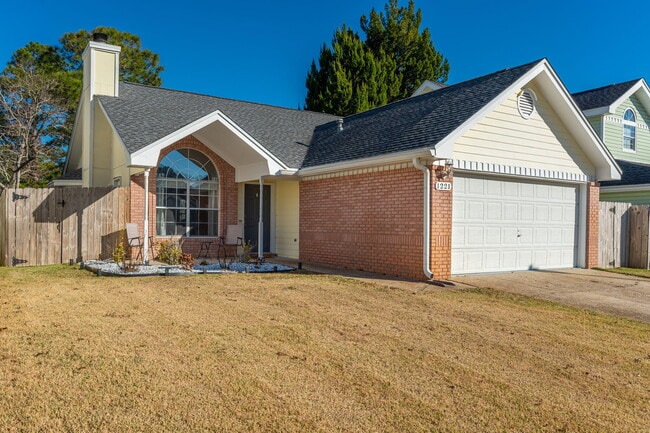 Building Photo - 1221 Charleston Cir