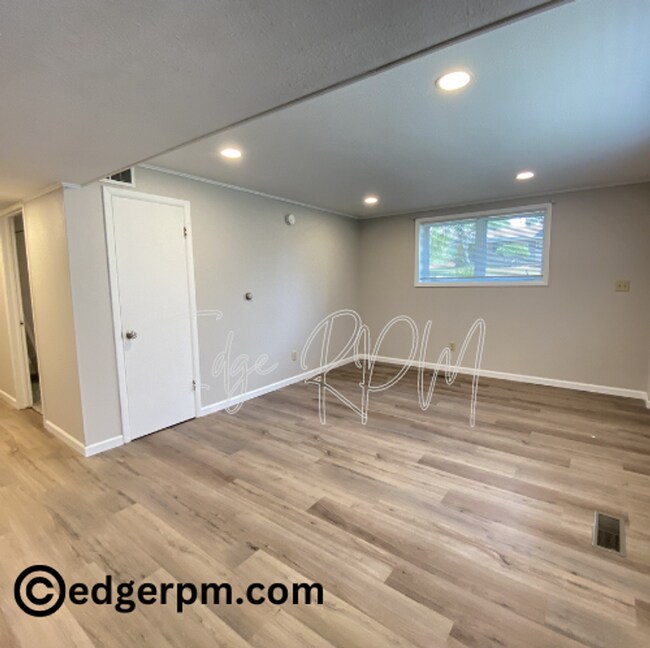 Photo - 211 1/2 Angie Dr Unit 1