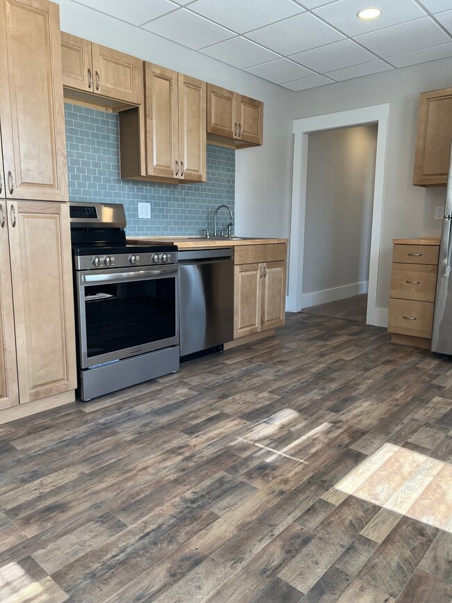 Cocina recién reformada - 75 Boynton St Unidad 2