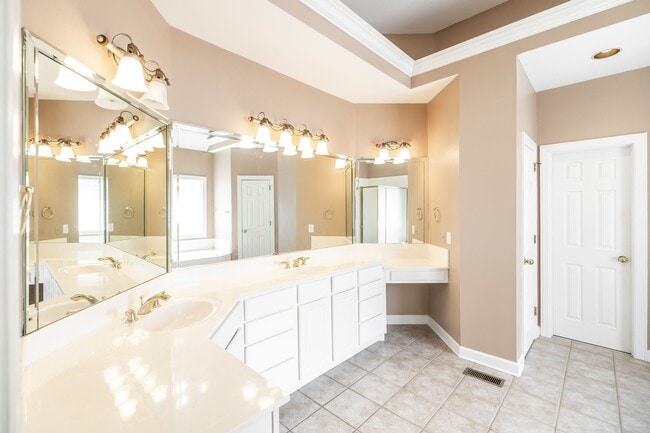 Photo - 150 Stonebrook Ln