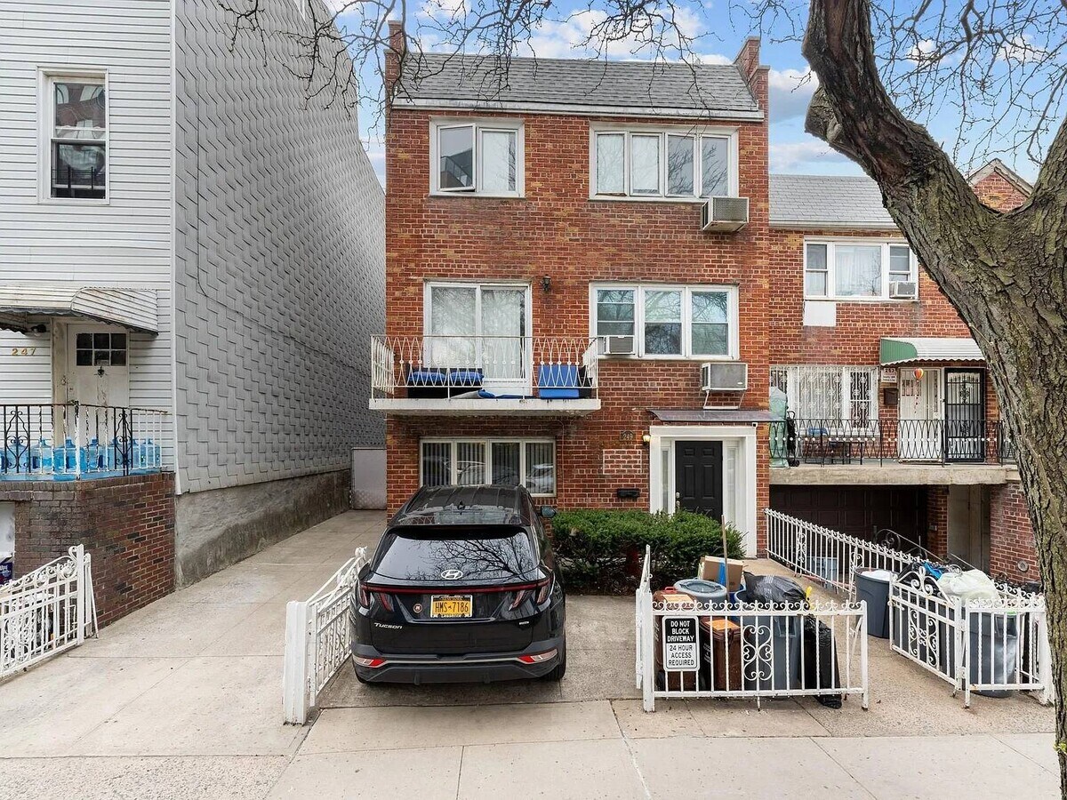 Photo - 249 Newkirk Ave