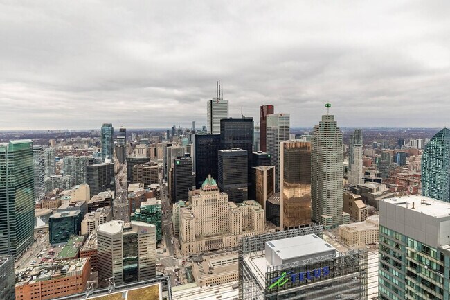 Photo - 19 Grand Trunk Crescent Unit ID1037071P