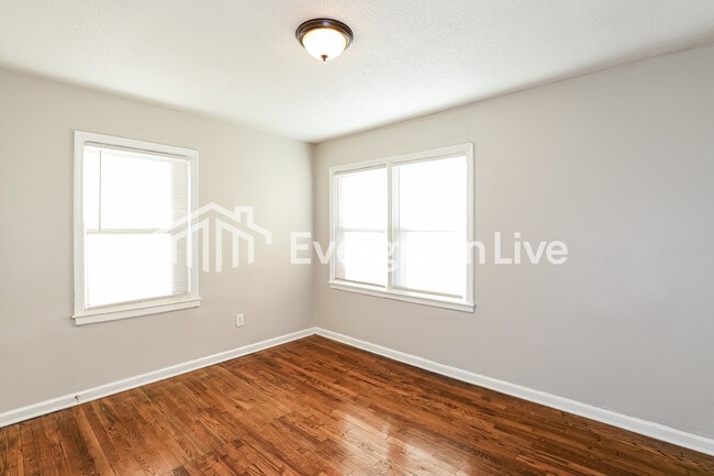 Photo - 7409 Walrond Ave