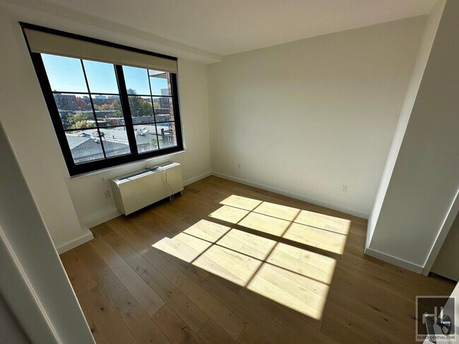 Photo - NORTHERN BOULEVARD Unidad PHA