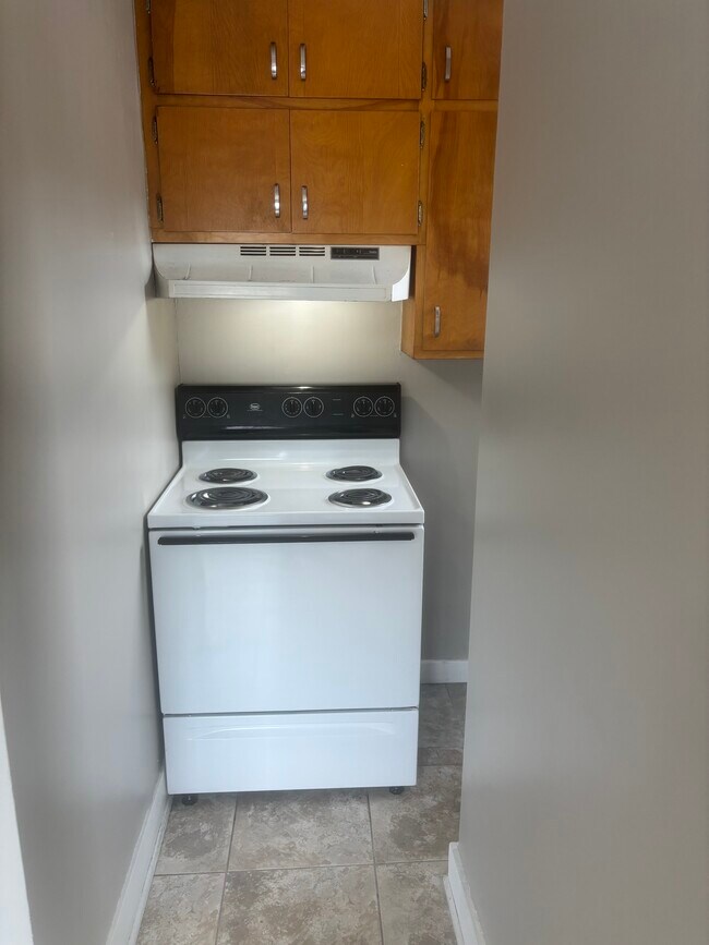 Stove area - 125 N Broad St Unit 125 N Broad St Apt 1