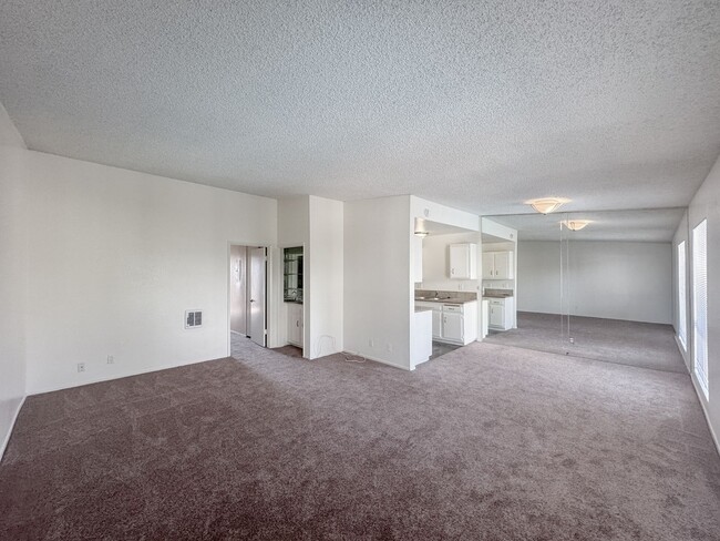Photo - Sunny Spacious Upstairs Condo in Gated Bld...