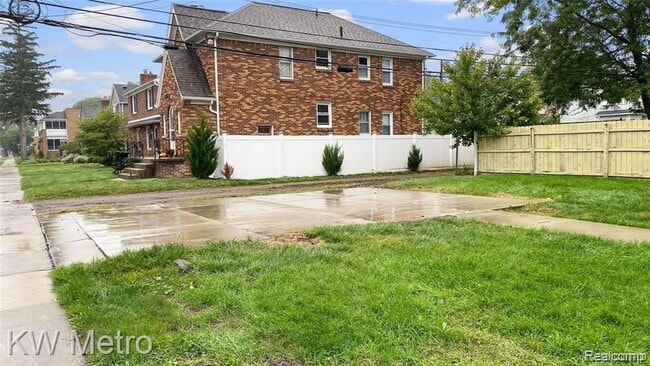 Photo - 620 W 4th St