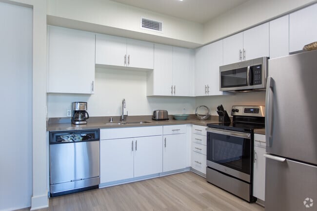 1BR, 1BA-665 SF