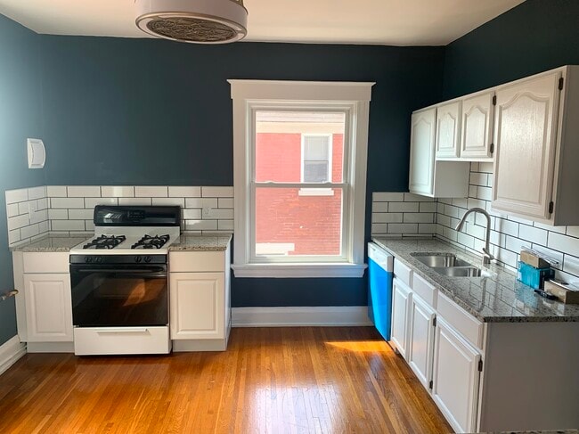 Kitchen - 3554 Zumstein Ave Unit 2