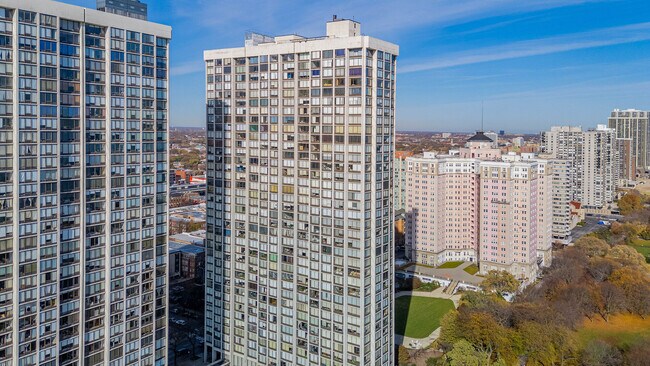 Building Photo - 5455 N Sheridan Rd