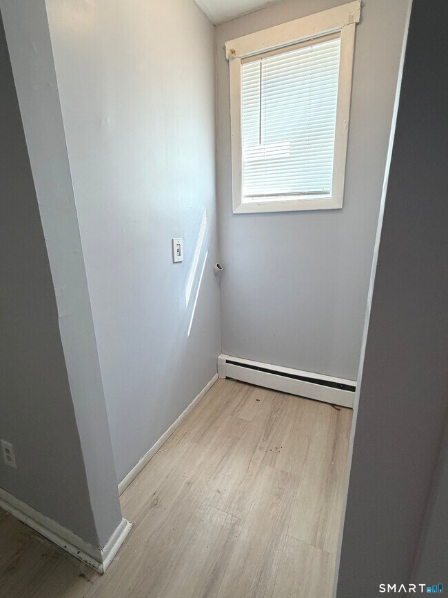 8 Lawrence St