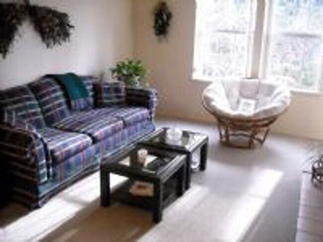 Photo - Charming 2BR 2BA Condo in great Bellevue l... Unit 12-101