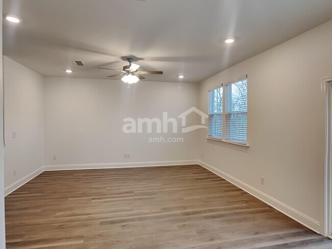 Photo - 115 Broadmoor Dr