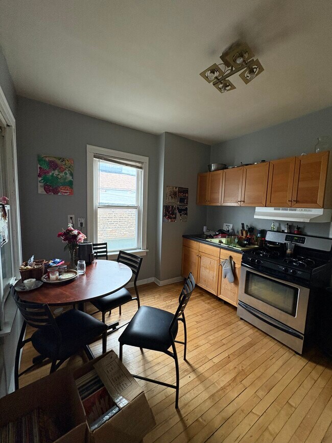 Photo - 839 N Ashland Ave Unit 2R