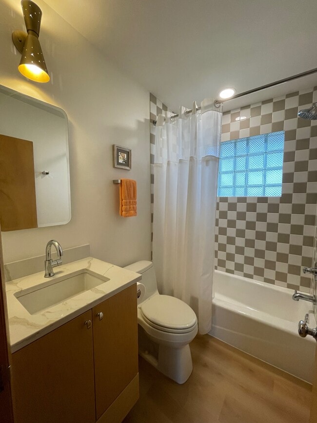 Photo - 506 N 91st St