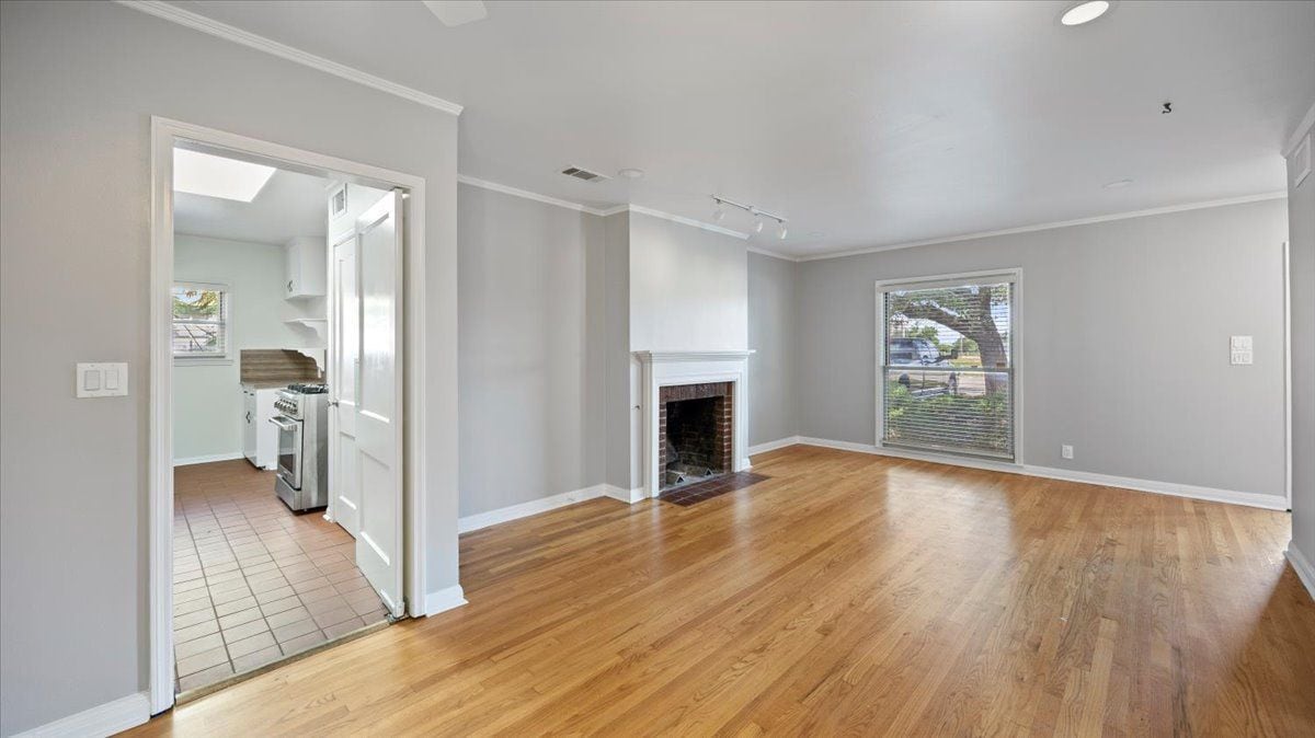 Photo - 6321 Calmont Ave