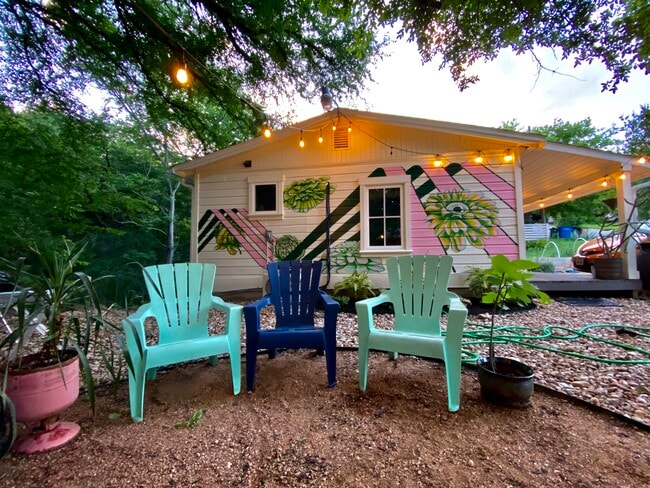 Building Photo - 1148 Lott Ave