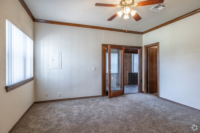 Eagle Crest Apartments